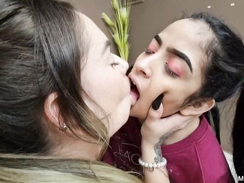 Lollita's Kissing Game