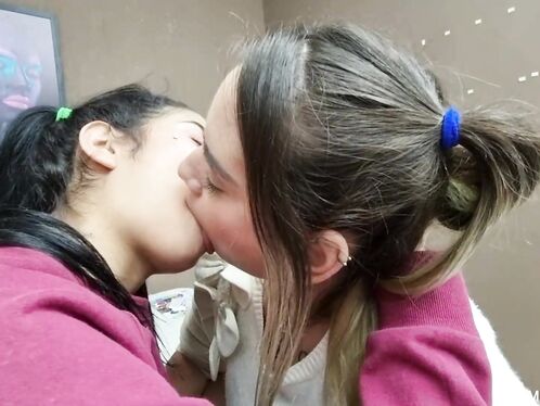 Lollita's Kissing Game