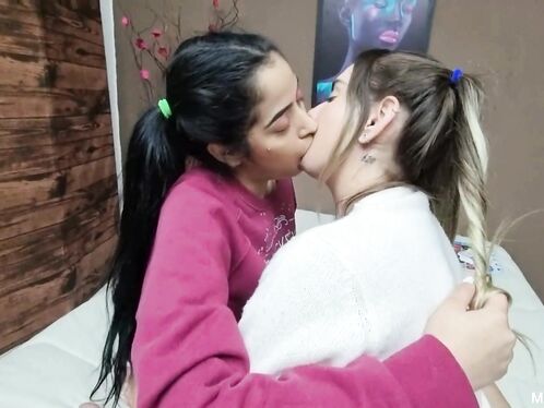 Lollita's Kissing Game