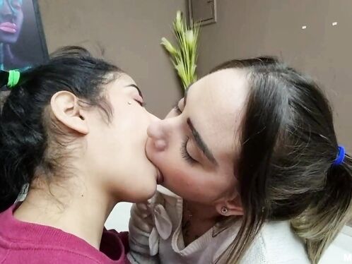 Lollita's Kissing Game