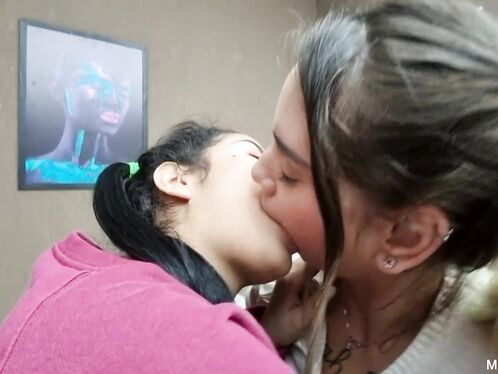 Lollita's Kissing Game