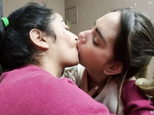 Lollita's Kissing Game