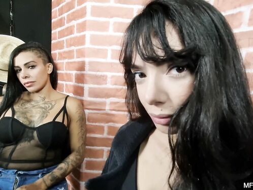 Hot Kisses in The Cabaret