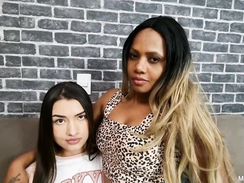 Bondage Kissing: Veronica takes Amanda