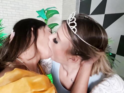 Take the Queen's Kisses