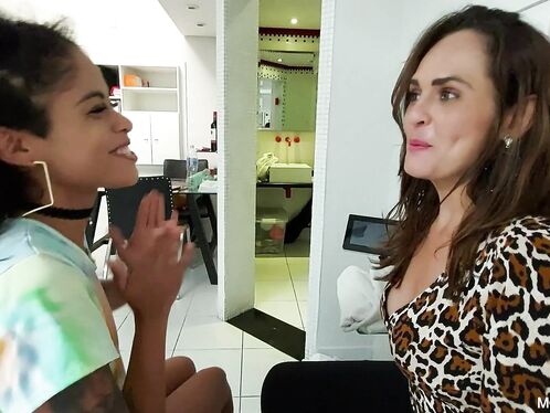 Kissing Your Soul: Milf Kissing