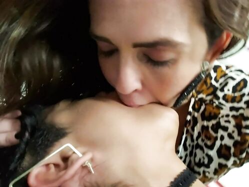 Kissing Your Soul: Milf Kissing