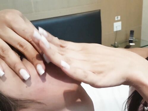 I Want to Kiss You and Squeeze Your Face