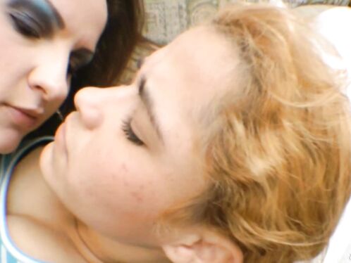 Mariana Wants to Kiss