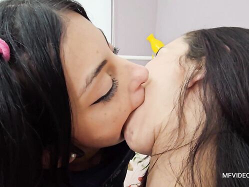 Marta's Kissing Technique