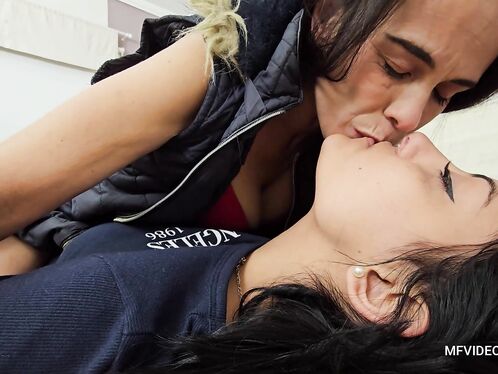 Marta's Kissing Technique