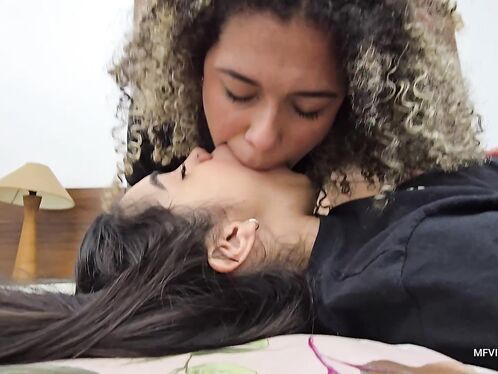 Challenge Kisses - Deep Kiss