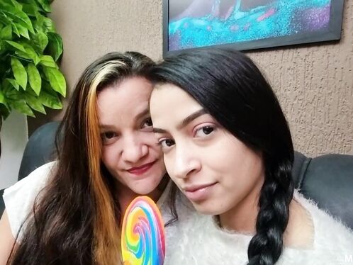 Milf Hera vs Catita Lolipop Hot Kissing