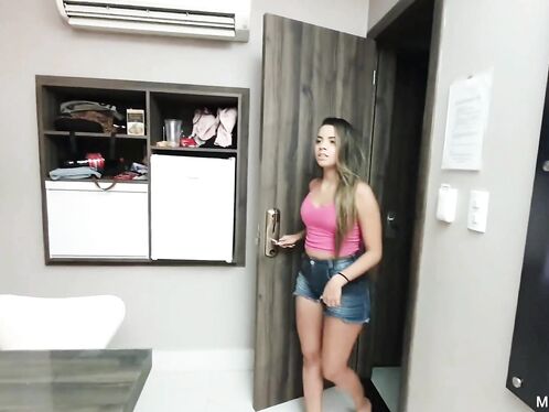 Bondage Kisses: Babi vs Izabela Marques