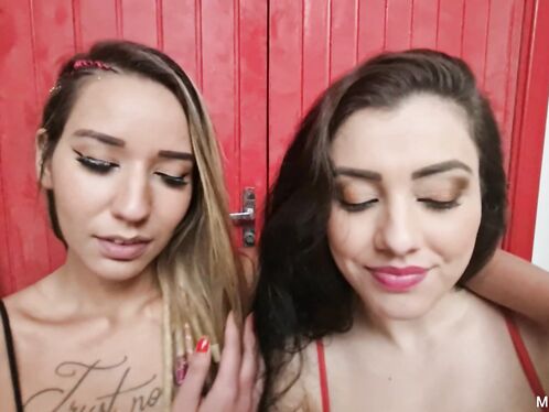 Hot Kissing In The Dressing Room