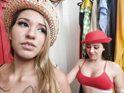 Hot Kissing In The Dressing Room