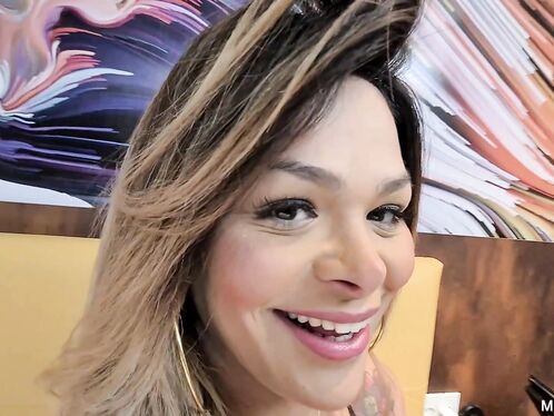 Shemale Ingridy Makes Izabela Eat Her Ass