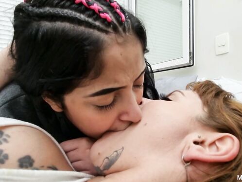 Sticky Kisses Matahari and Catita