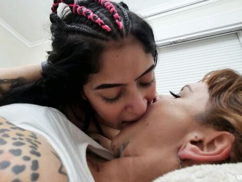 Sticky Kisses Matahari and Catita