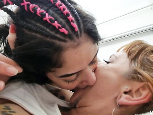 Sticky Kisses Matahari and Catita