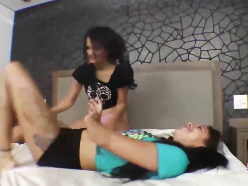 Real Tickling – Kity vs Juliana