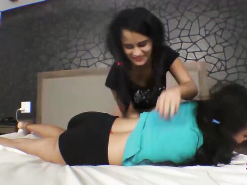 Real Tickling – Kity vs Juliana