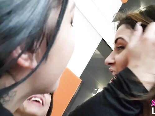 Spitting Trio Top Girls