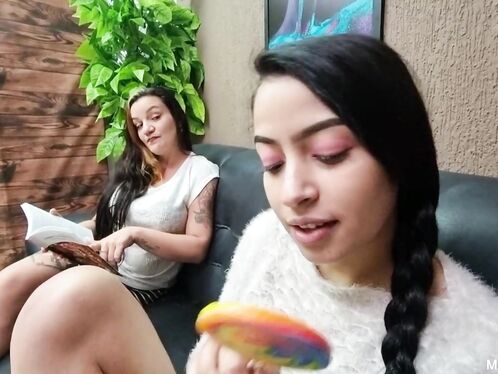 Milf Hera vs Catita Lolipop Hot Kissing