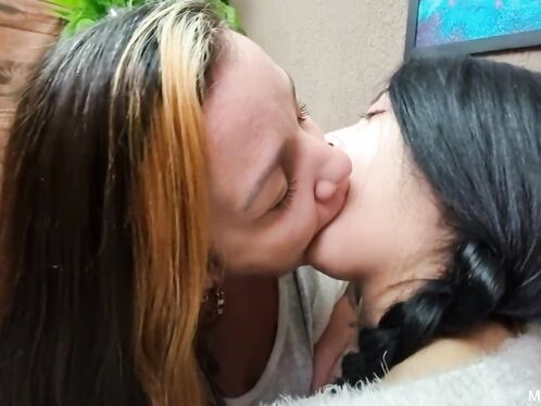 Milf Hera vs Catita Lolipop Hot Kissing