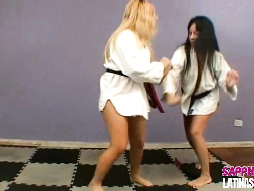 Karateka Top Feet Face – Karateka Celine Lemos