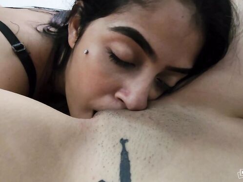 Ep. 25 - Branca & Catita - Lesbian Pussy Licking Game