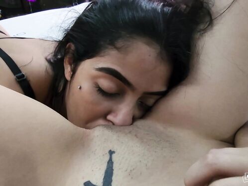 Ep. 25 - Branca & Catita - Lesbian Pussy Licking Game