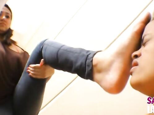 Karateka Big Feet Size 9.5 Agressive And Sensational - Vol 70 - Giant Tati Devassa 2