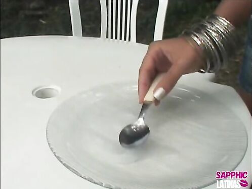 Spitting Swallon Top Girl Rafaela Petrutti
