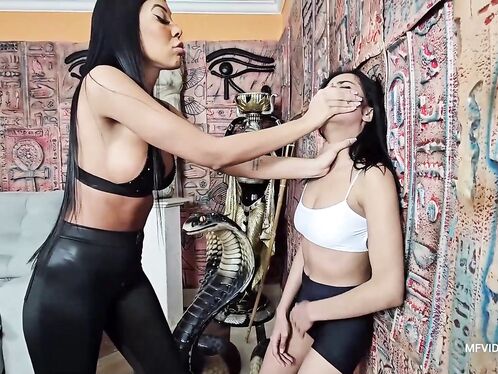 Hands Smother Extreme - Vol #722