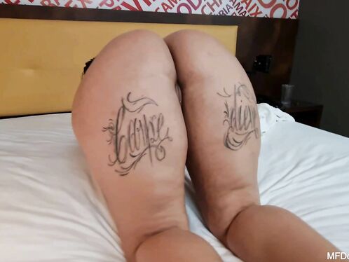 Eat Doce Lola's Big Ass and Pussy